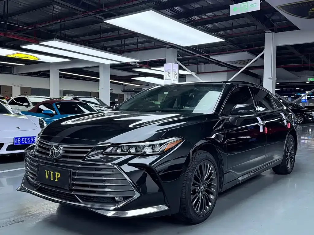 Toyota Avalon — фото 1