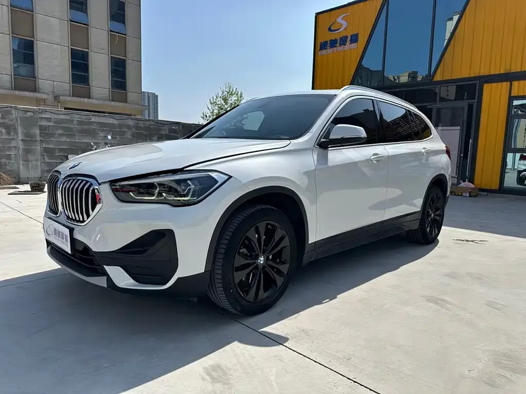 BMW X1 — фото 1