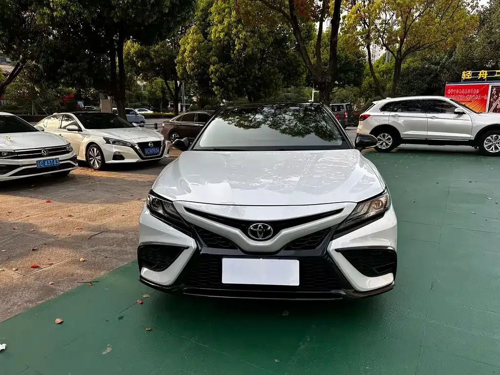 Toyota Camry — фото 8