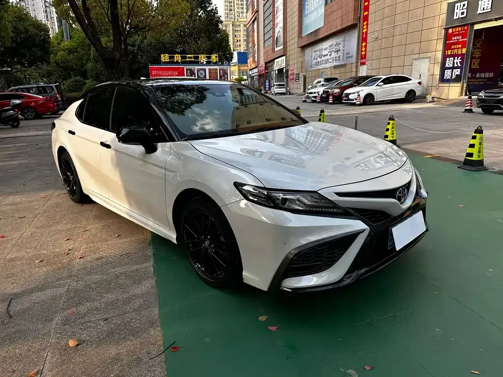 Toyota Camry — фото 7