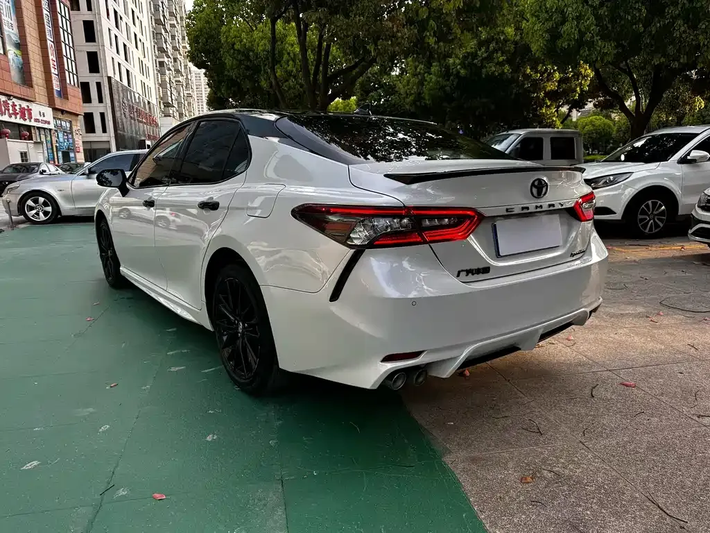 Toyota Camry — фото 6