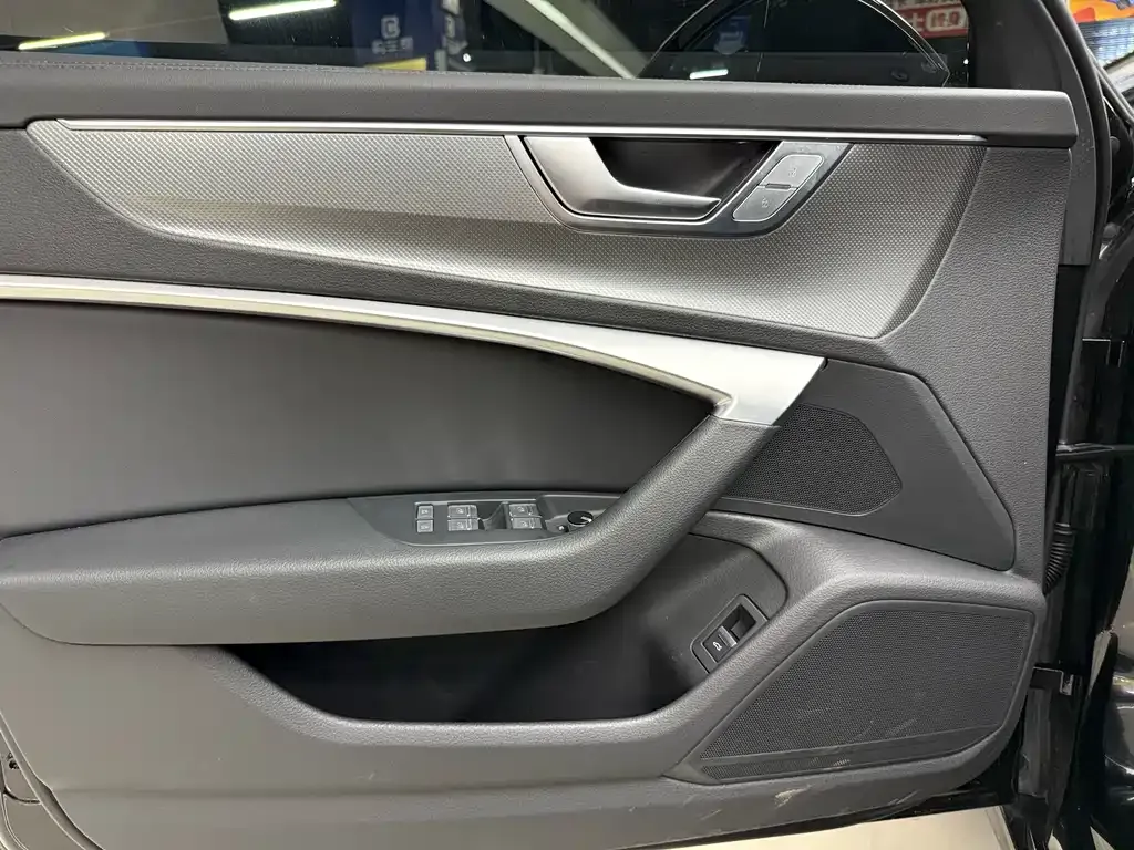 Audi A6L 2024 из CN, фото 5