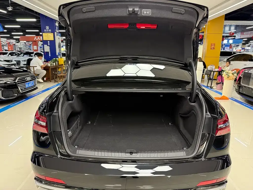 Audi A6L 2024 из CN, фото 10