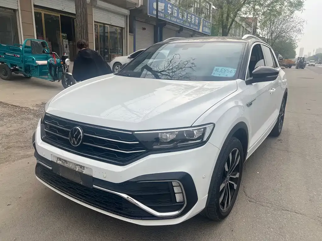 Volkswagen T-Roc — фото 1
