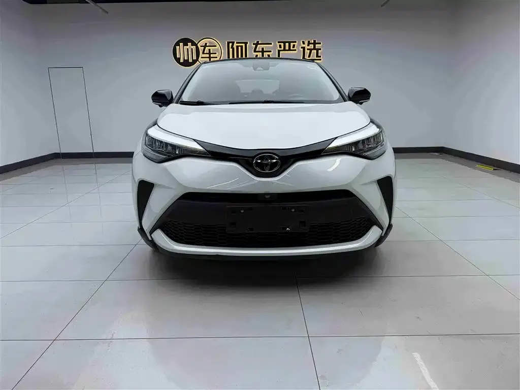 Toyota C-HR — фото 1