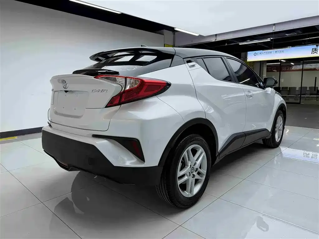 Toyota C-HR — фото 4