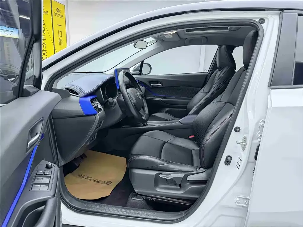 Toyota C-HR — фото 10