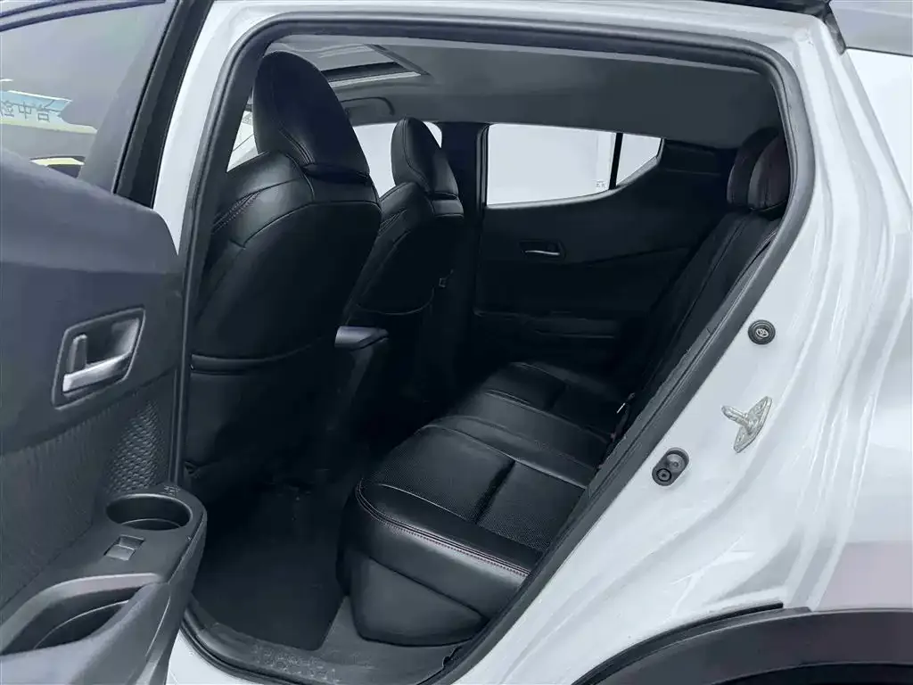 Toyota C-HR — фото 3