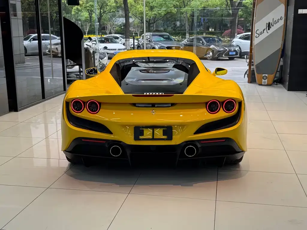 Ferrari F8 — фото 9