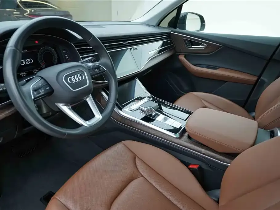 Audi Q7 — фото 10