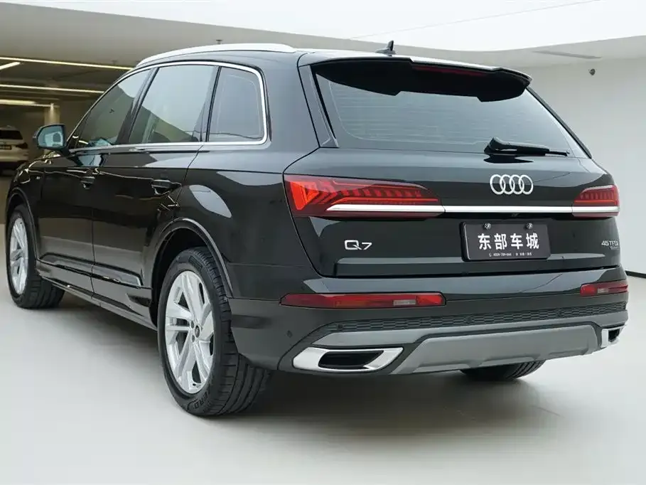 Audi Q7 — фото 9