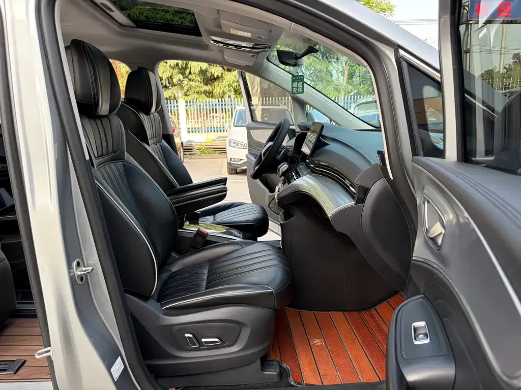 Roewe iMAX8 2021 из CN, фото 4