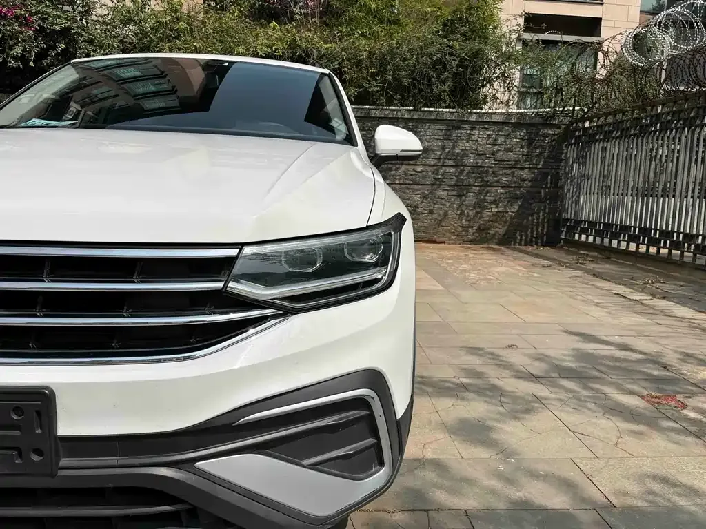 Volkswagen Tiguan L — фото 3