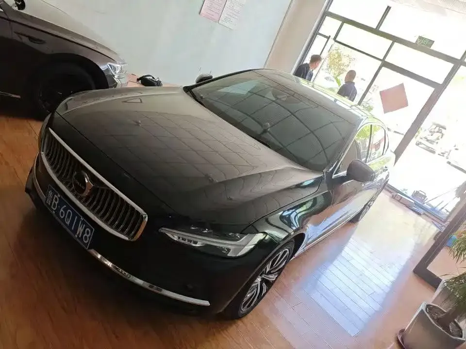 Volvo S90 — фото 1