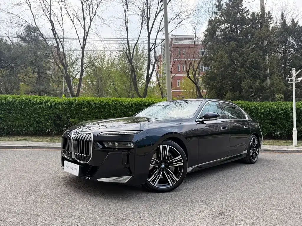 BMW 7 Series — фото 1