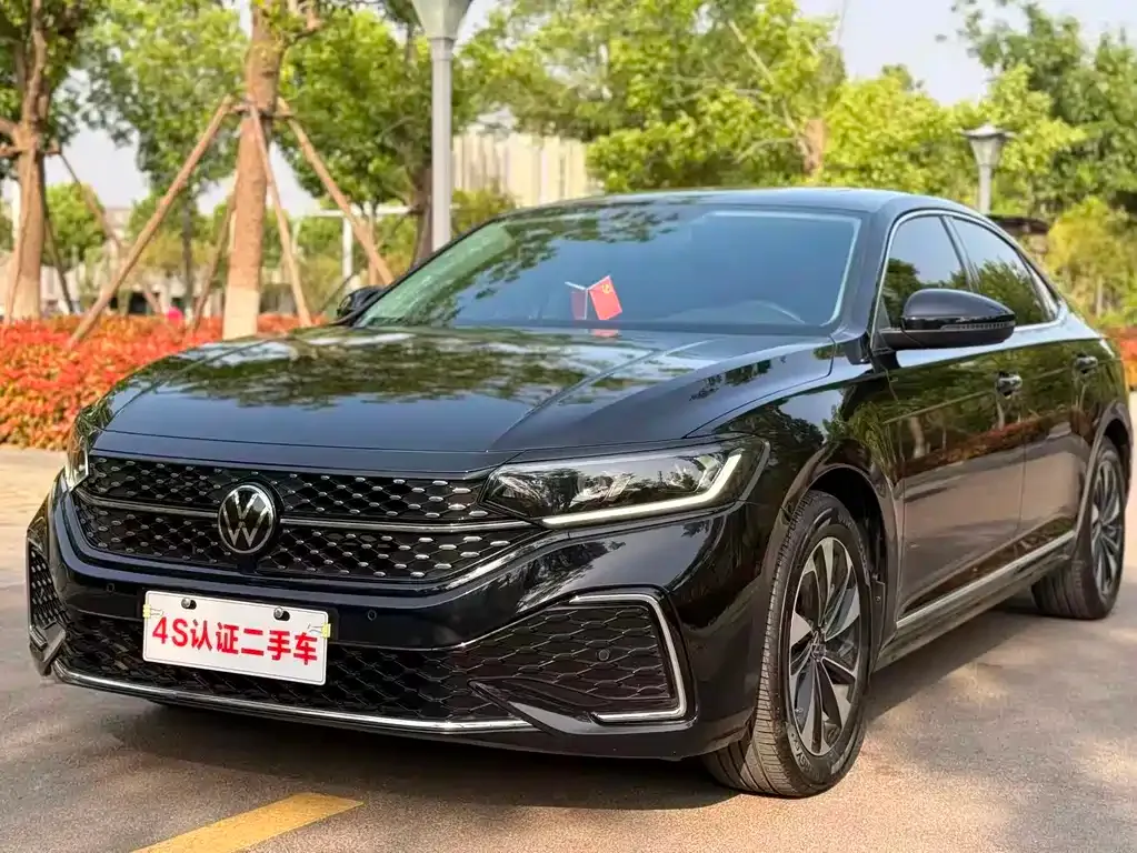 Volkswagen Passat — фото 1