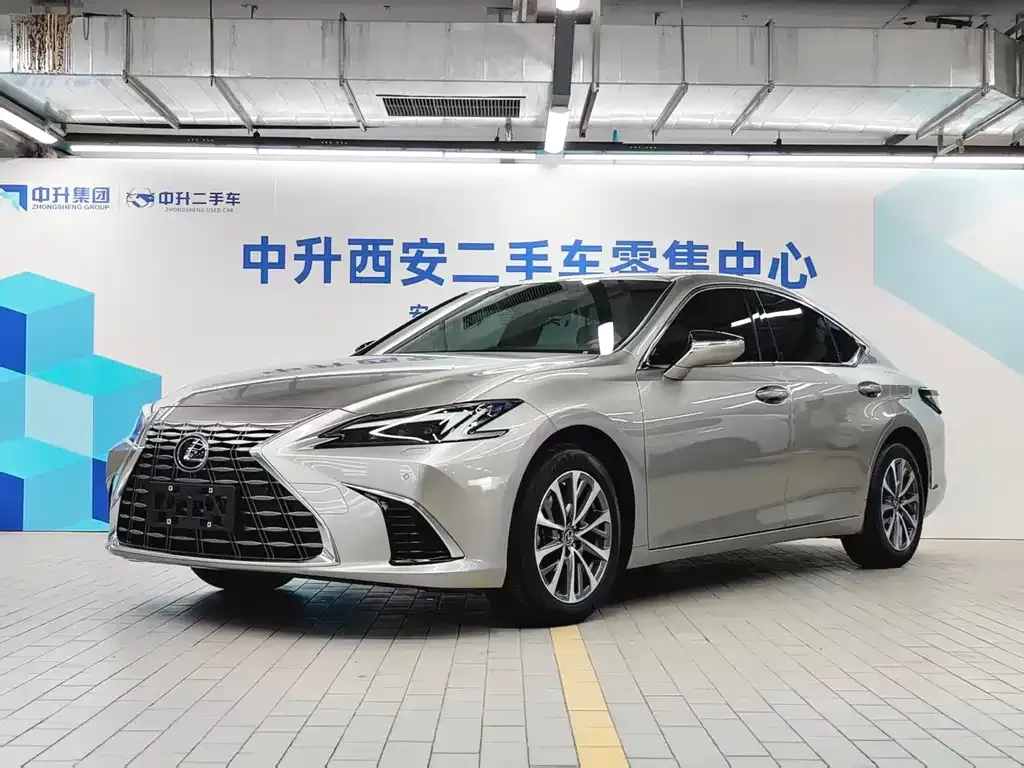 Lexus ES — фото 1