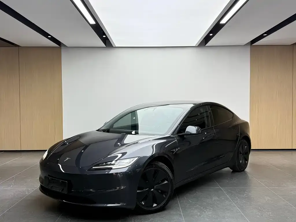 Tesla Model 3 — фото 1