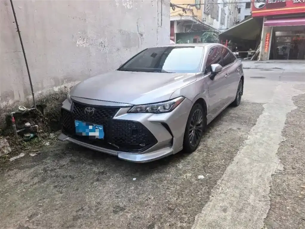 Toyota Avalon — фото 1