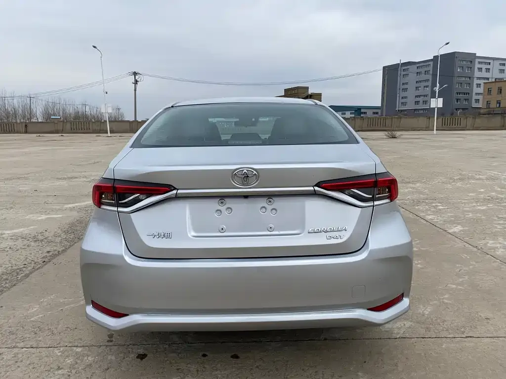 Toyota Corolla — фото 5