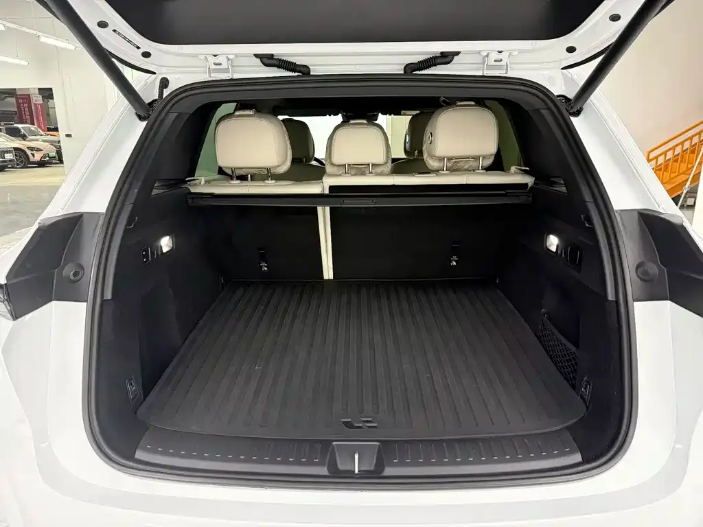 Li Auto L6 — фото 9