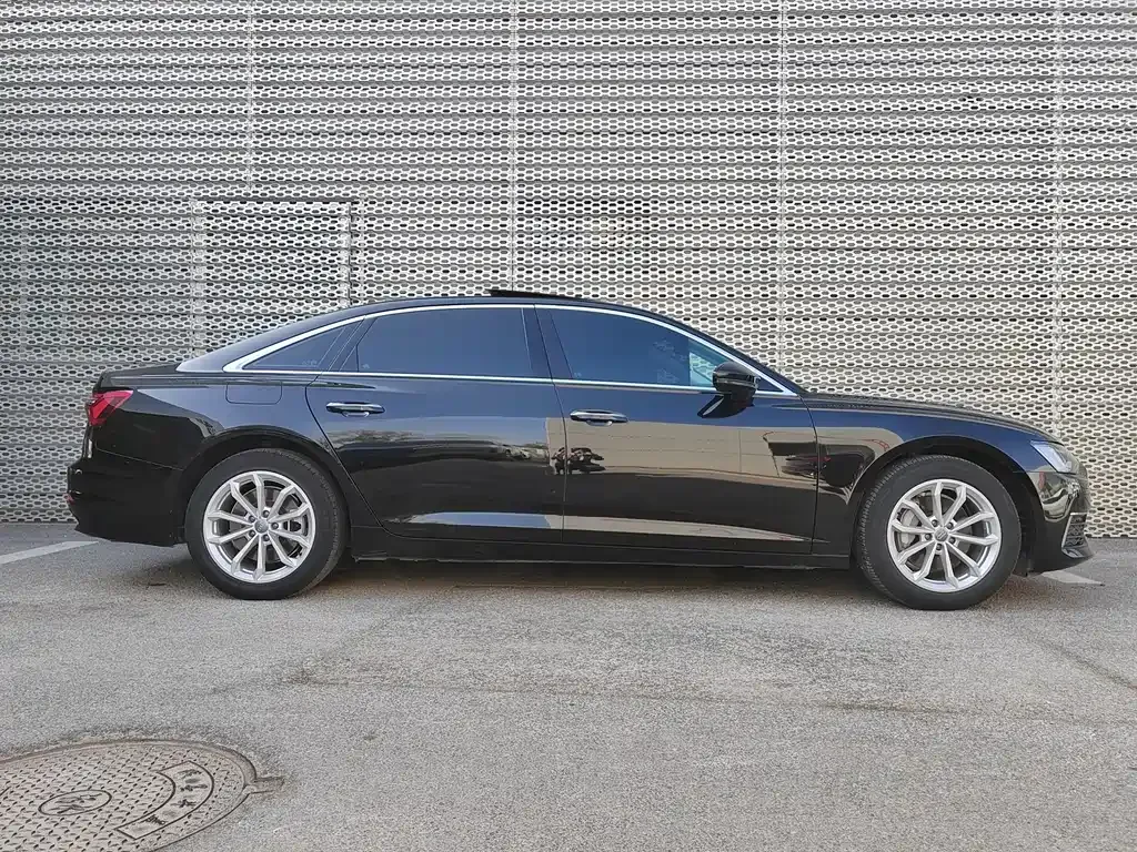 Audi A6L — фото 10