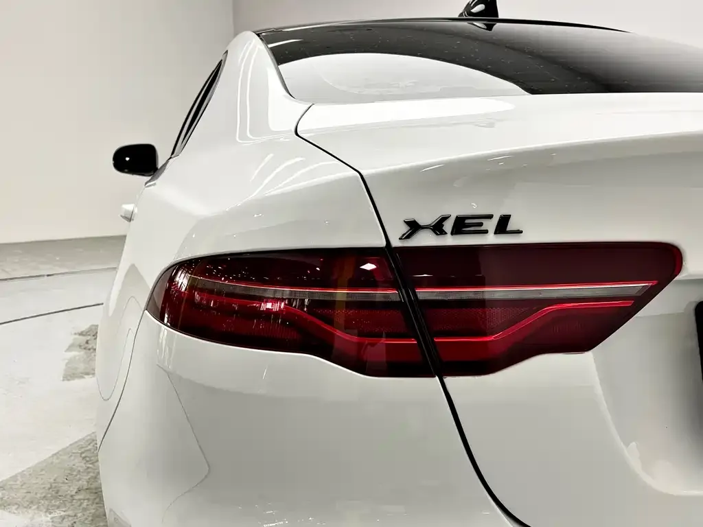 Jaguar XEL — фото 6