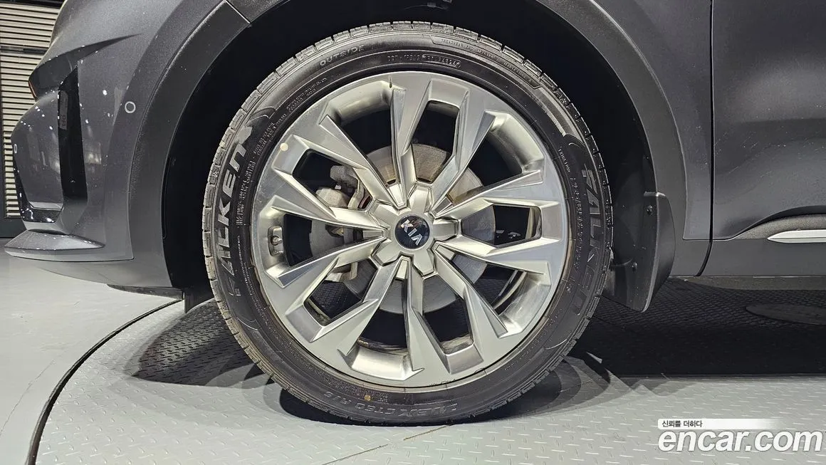 Kia Sorento — фото 6