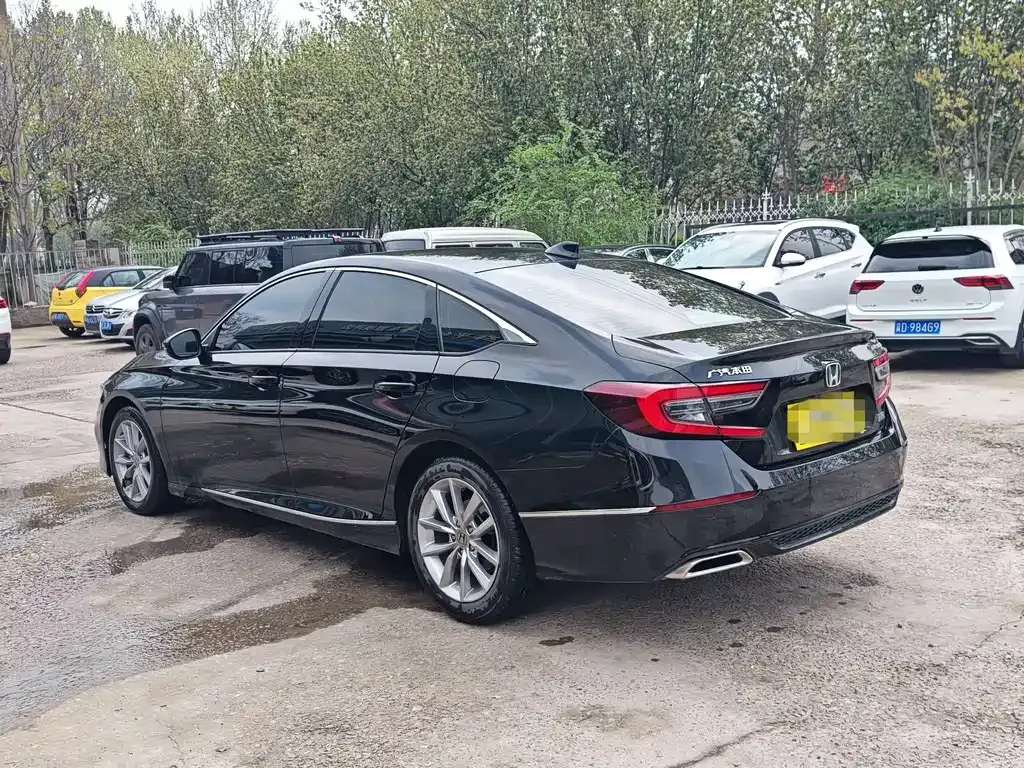 Honda Accord — фото 9