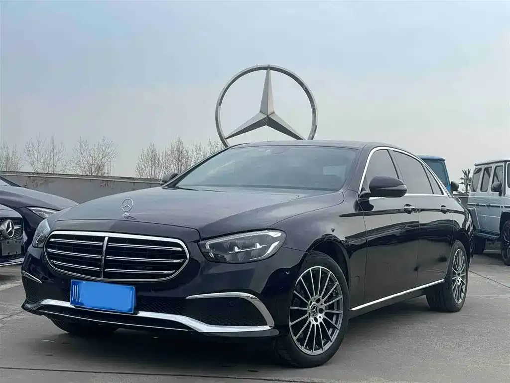 Mercedes-Benz E-Class — фото 1