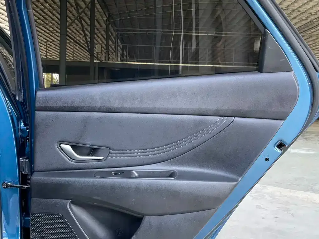 Hyundai Elantra — фото 2