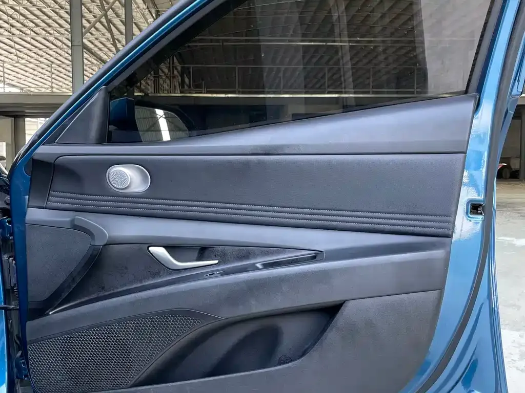 Hyundai Elantra — фото 8