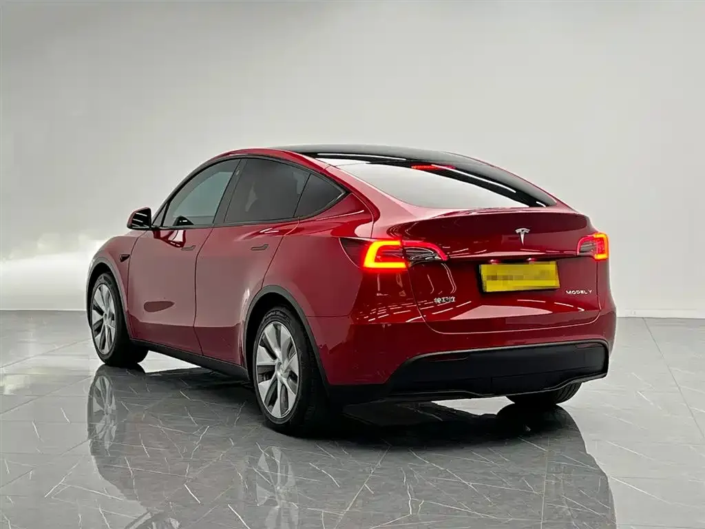 Tesla Model Y — фото 4