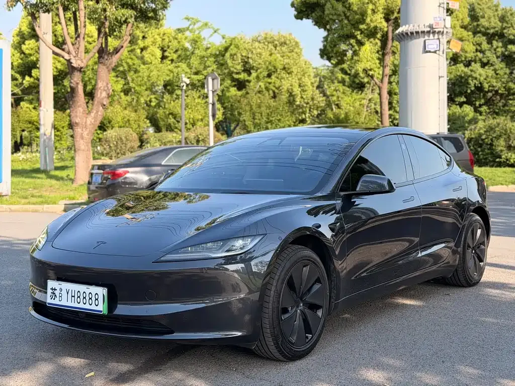 Tesla Model 3 — фото 1