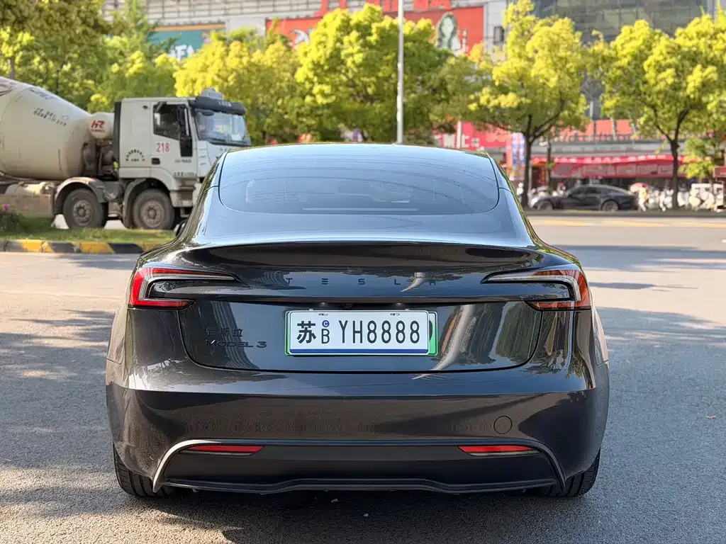 Tesla Model 3 — фото 4