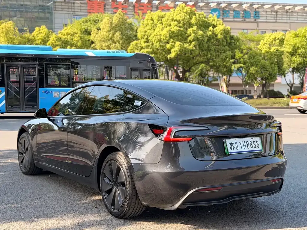 Tesla Model 3 — фото 7