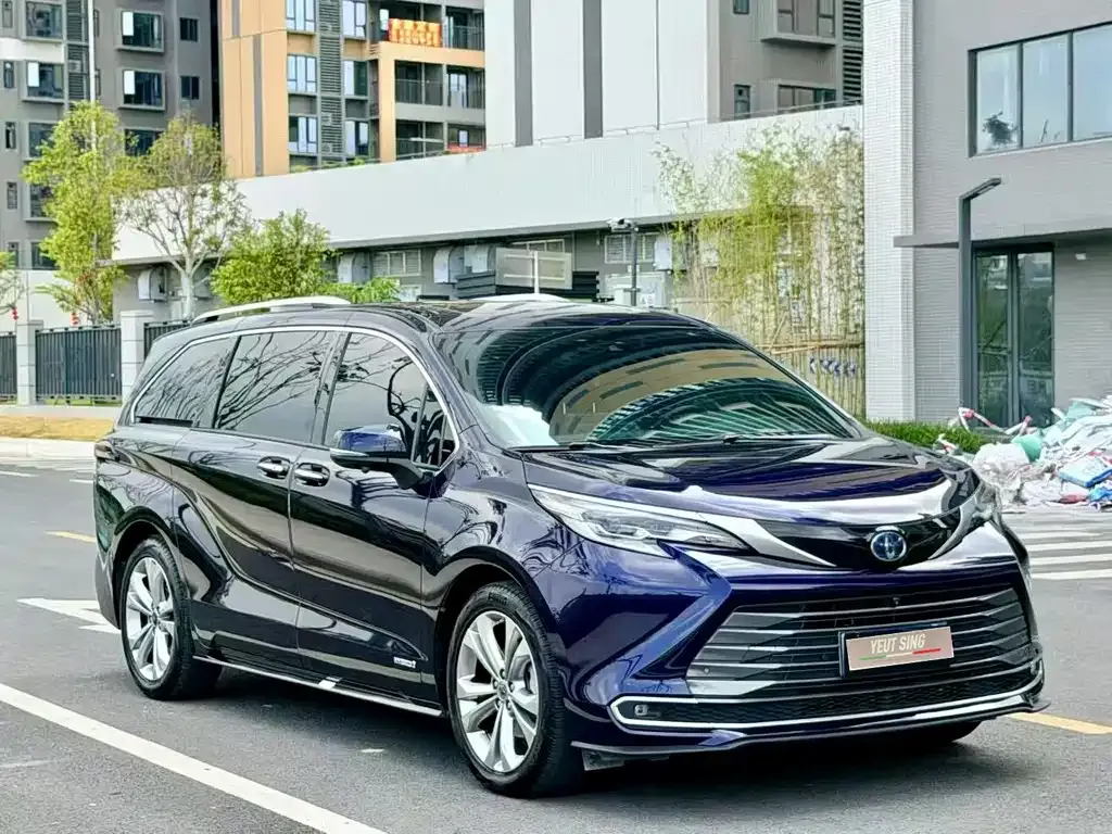 Toyota Sienna — фото 10