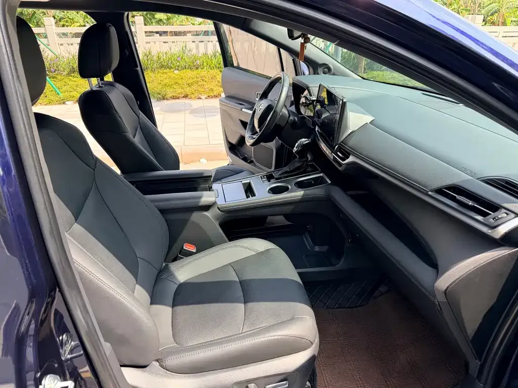 Toyota Sienna — фото 9