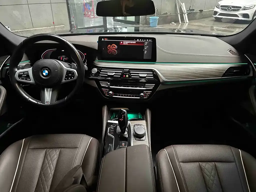 BMW 5 Series — фото 10