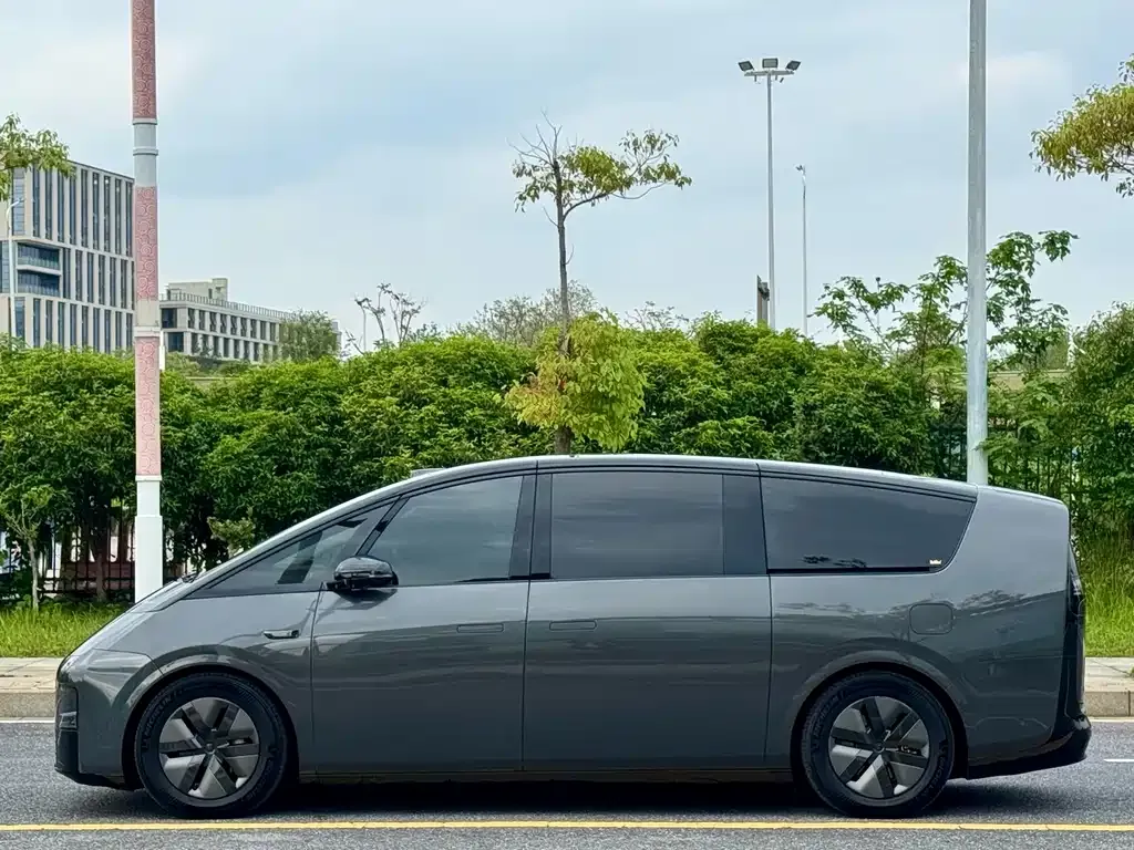 Li Auto MEGA — фото 3
