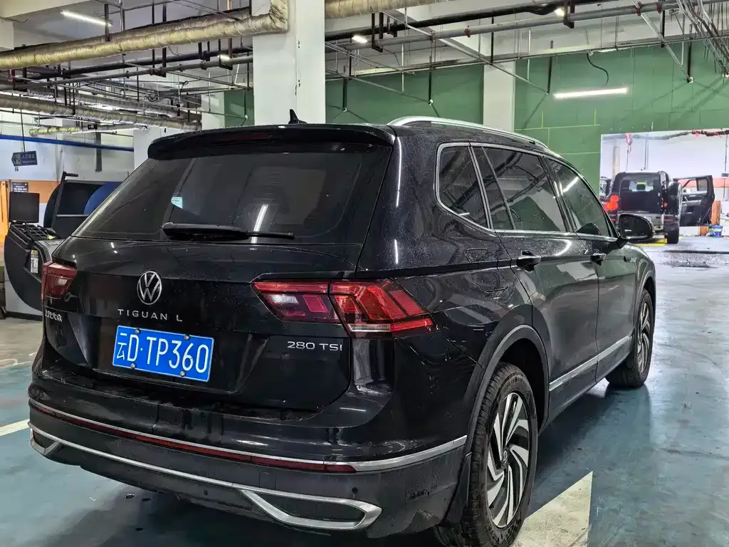 Volkswagen Tiguan L — фото 9