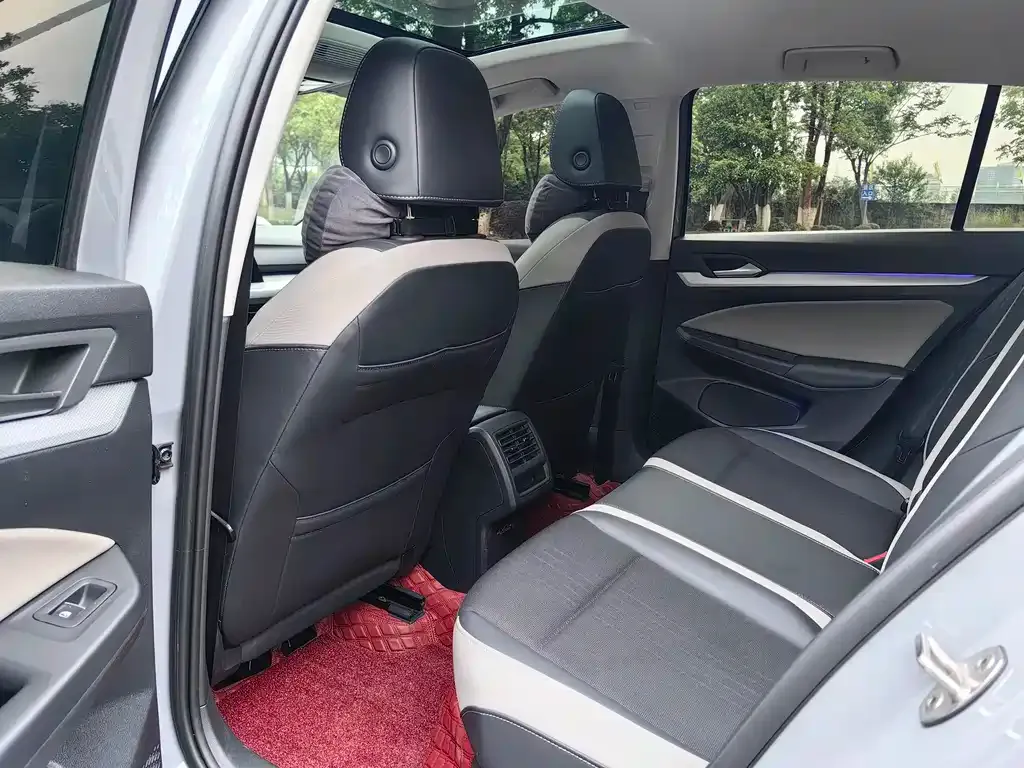 Volkswagen Golf 2022 из CN, фото 4