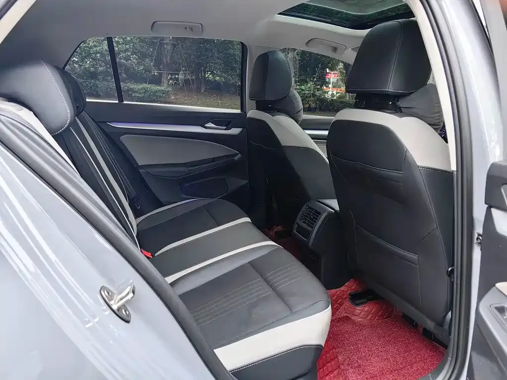 Volkswagen Golf 2022 из CN, фото 6
