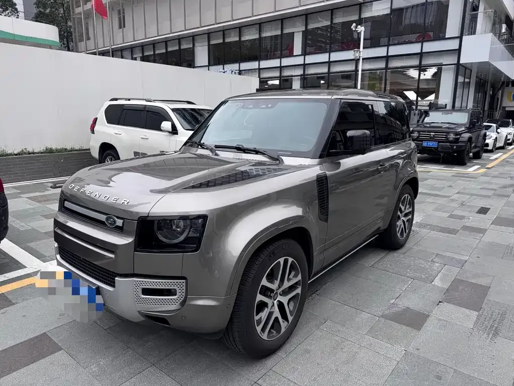 Land Rover Defender — фото 1