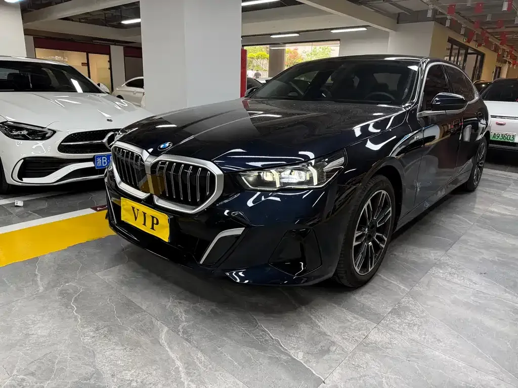 BMW 5 Series — фото 1