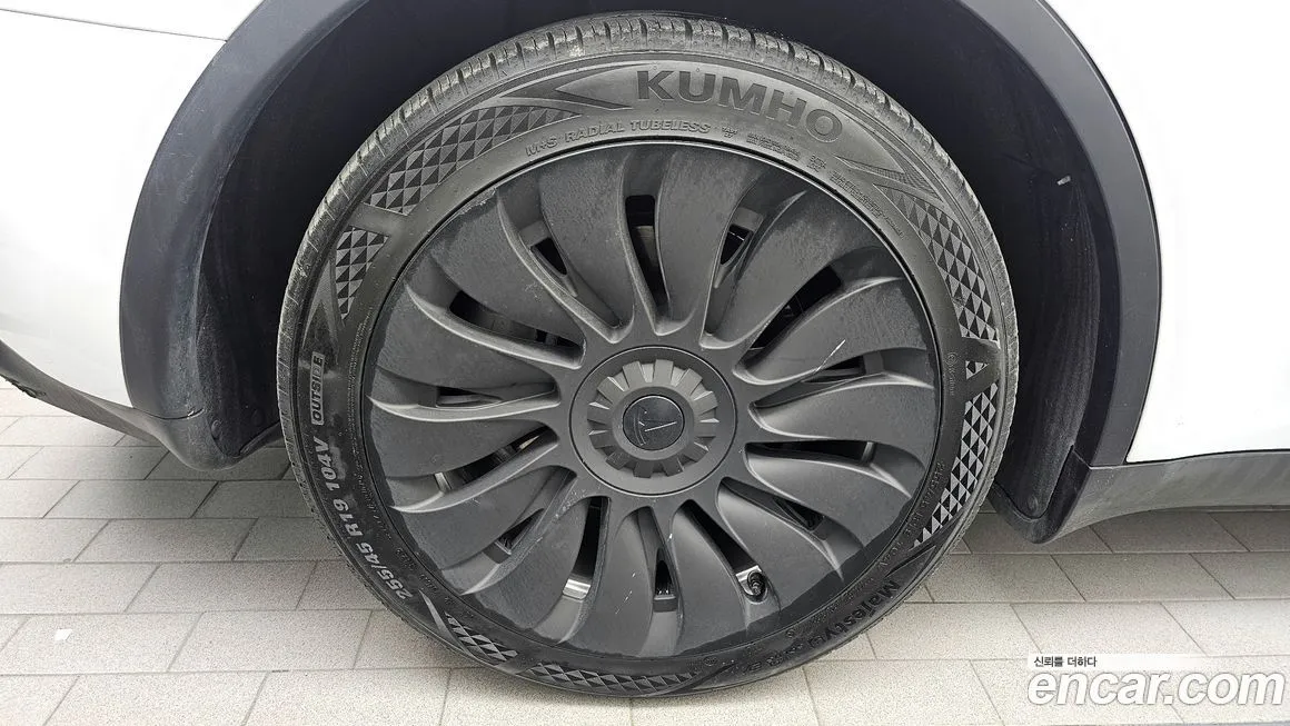 Tesla Model Y — фото 9