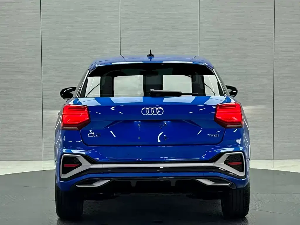 Audi Q2L — фото 2