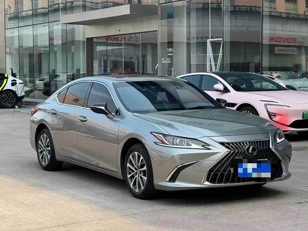 Lexus ES — фото 1