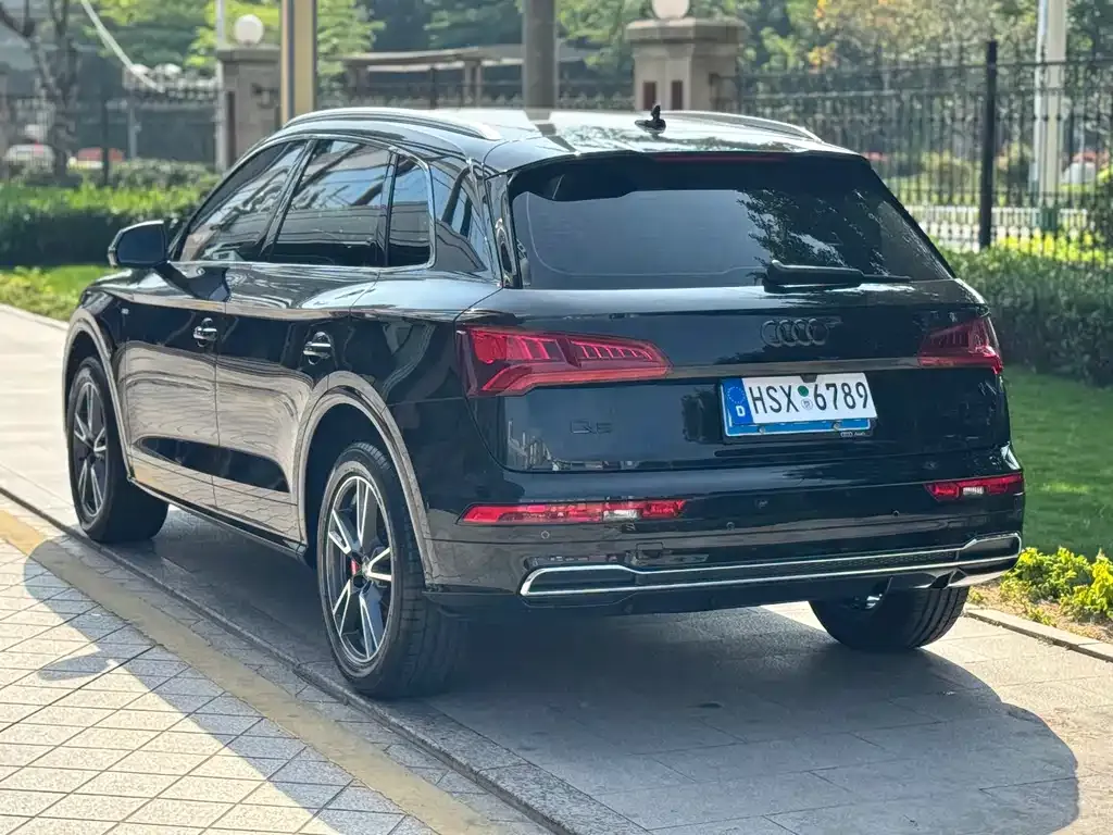 Audi Q5L — фото 8