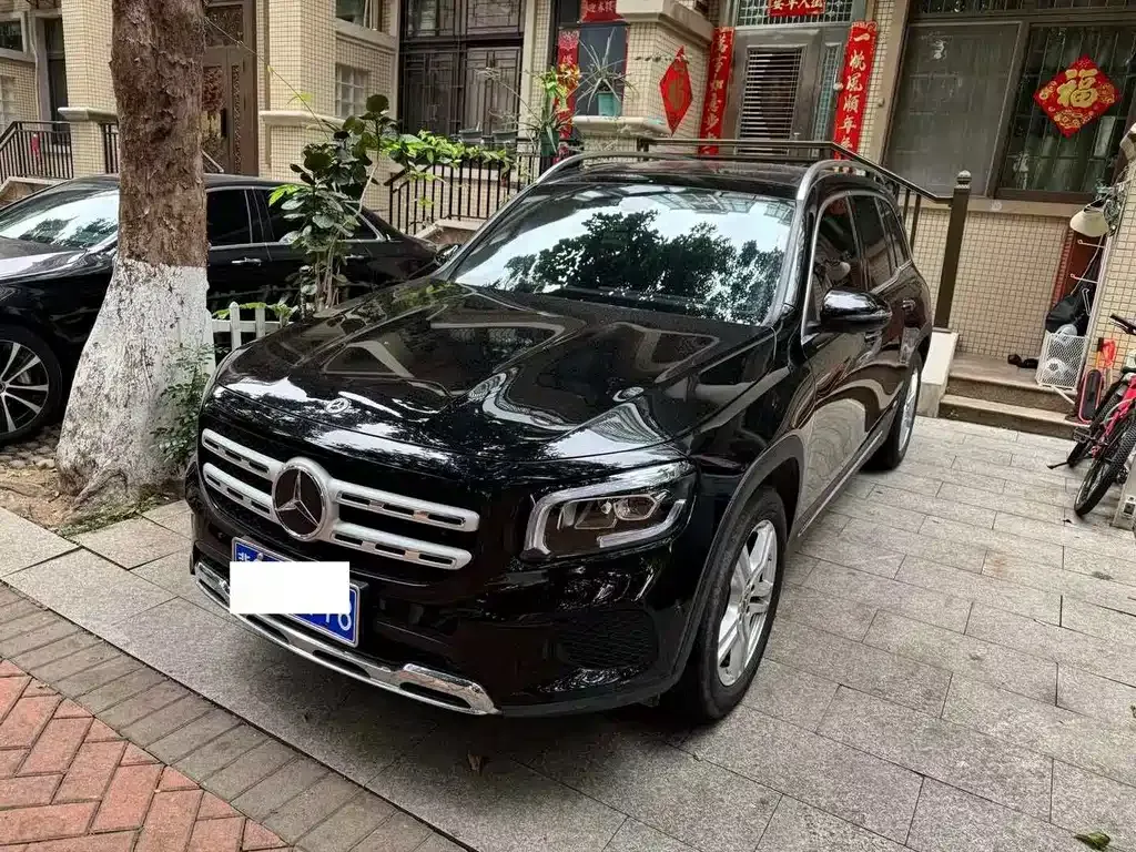 Mercedes-Benz GLB — фото 1